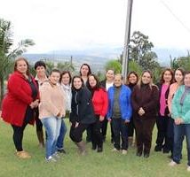Matriarcas visitam Mina em ação de Dia das Mães